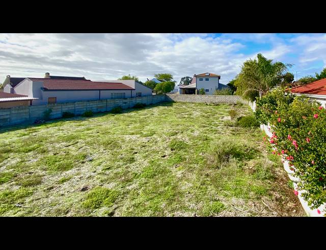 670M² VACANT LAND FOR SALE IN PORT OWEN